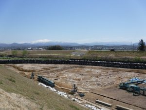 下層で検出された遺構（北西から）