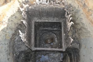 井戸枠が出土した状況
