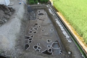 平安時代の柱穴と井戸