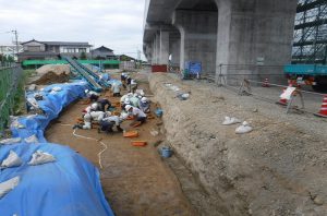発掘作業をしている写真です
