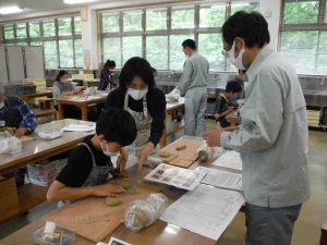 R4縄文土器づくり講座の様子