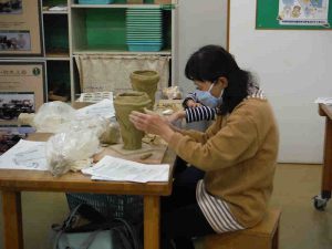 R4縄文土器づくり講座の様子