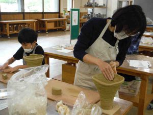R4縄文土器づくり講座の様子