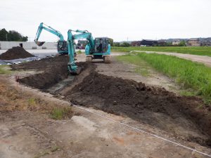 表土を取り除く作業（北西から）