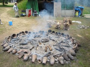 縄文土器の野焼き