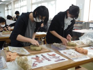 R4古代体験講座「土偶づくり」