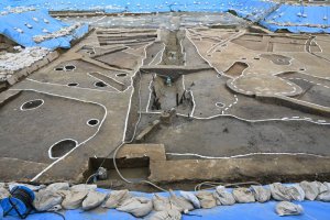 屋敷を区画する中世の溝