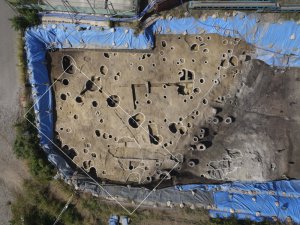 空から見た平安時代の掘立柱建物跡