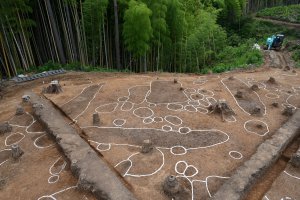周囲に方形の溝をめぐらせたお墓　2号墓